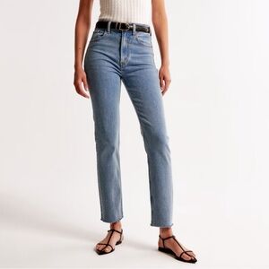 Abercrombie & Fitch Ankle Straight Ultra HR Jean